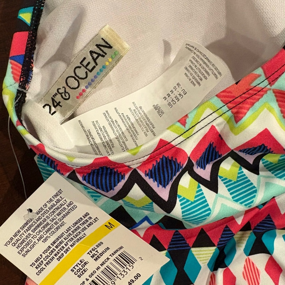 TANKINI TOP  NWT*  Women’s   24 & Ocean 
Size Medium‎ Multicolor Pattern - Picture 7 of 7